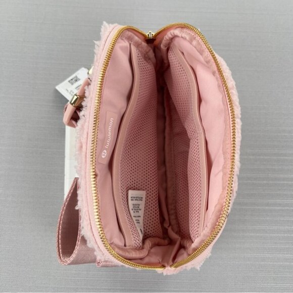 RARE! NEW Lululemon Everywhere FLEECE Belt Bag 1L GOLD Hardware - Pink Mist/Gold - Picture 8 of 11